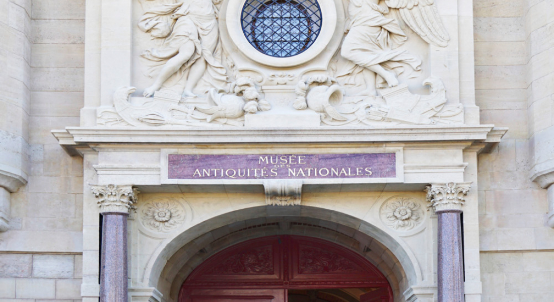 devant porte musée 2016 (c) MAN - Valorie Gô