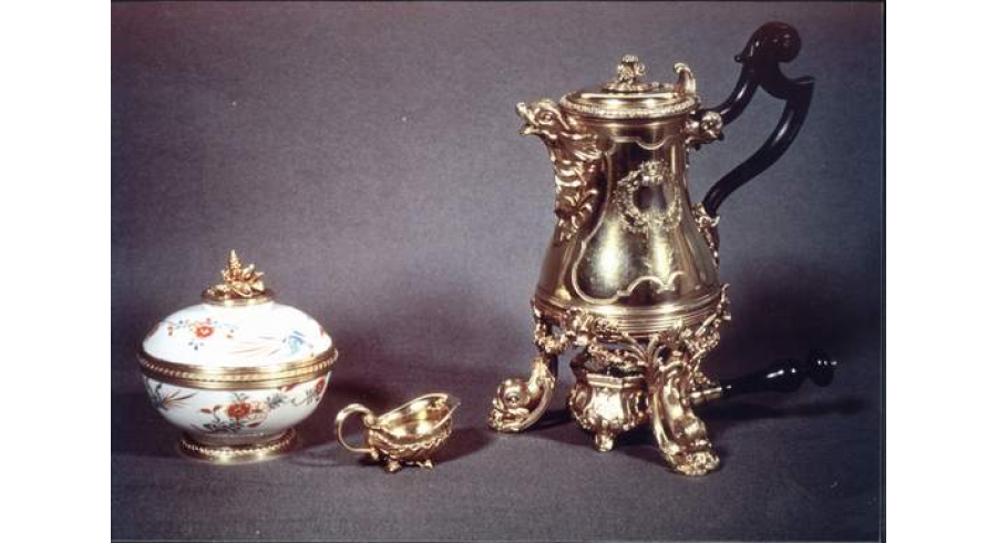 Nécessaire offert par Louis XV à la reine Marie Leczinska à l'occasion de la naissance du Dauphin en 1729