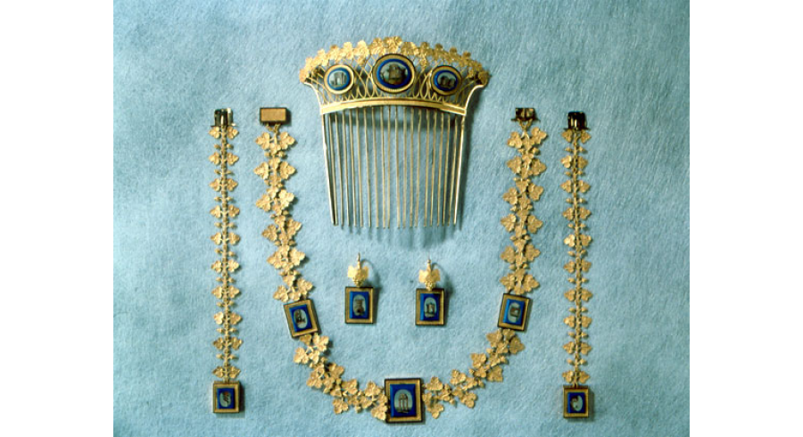 Parure en or et mosaïque de Marie-Louise